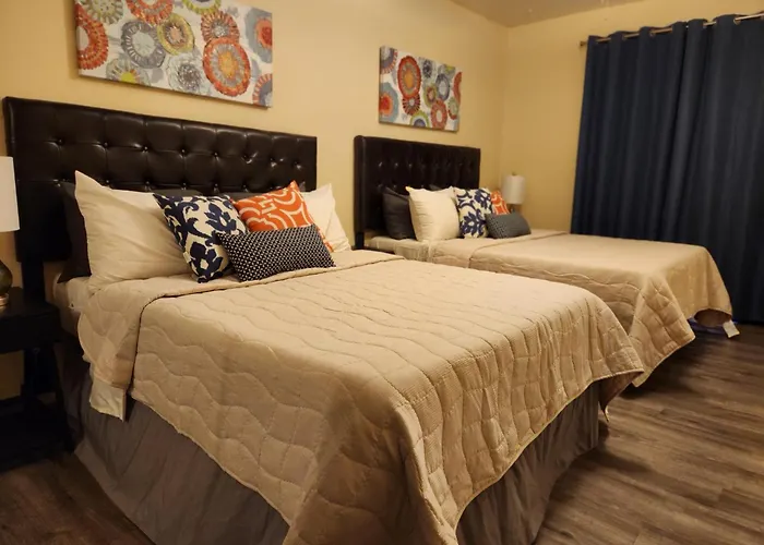 2-bed Condo, Cook-ready Kitchen, And Laundry, 5-8 Minutes From Of Arizona And Downtown