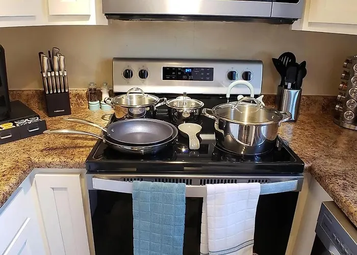 Apartment 2-bed Condo, Cook-ready Kitchen, And Laundry, 5-8 Minutes From Of Arizona And Downtown Tucson