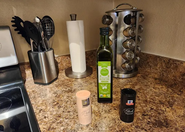 Apartment 2-bed Condo, Cook-ready Kitchen, And Laundry, 5-8 Minutes From Of Arizona And Downtown Tucson
