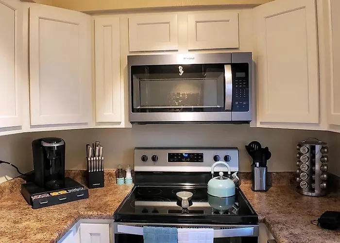 Apartment 2-bed Condo, Cook-ready Kitchen, And Laundry, 5-8 Minutes From Of Arizona And Downtown *
