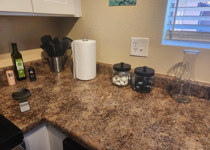 2-bed Condo, Cook-ready Kitchen, And Laundry, 5-8 Minutes From Of Arizona And Downtown * Tucson