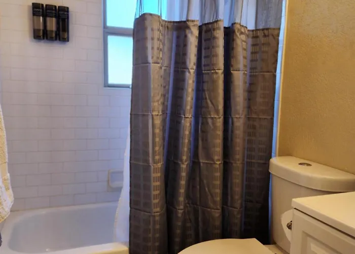 2-bed Condo, Cook-ready Kitchen, And Laundry, 5-8 Minutes From Of Arizona And Downtown Apartment Tucson