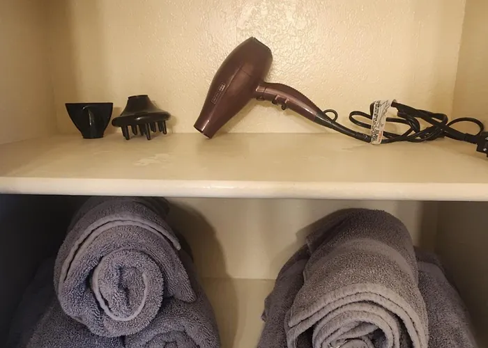 Apartment 2-bed Condo, Cook-ready Kitchen, And Laundry, 5-8 Minutes From Of Arizona And Downtown