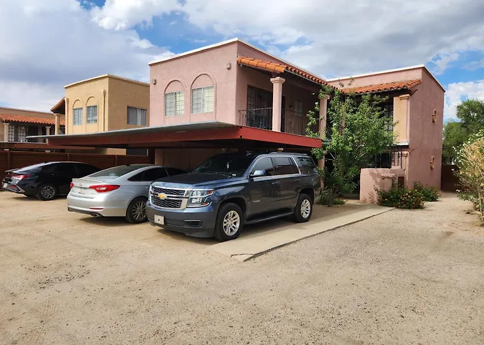 2-bed Condo, Cook-ready Kitchen, And Laundry, 5-8 Minutes From Of Arizona And Downtown