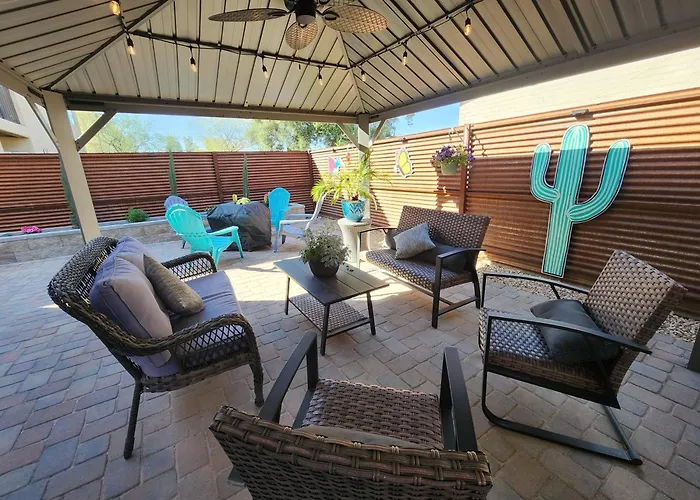 2-bed Condo, Cook-ready Kitchen, And Laundry, 5-8 Minutes From Of Arizona And Downtown *
